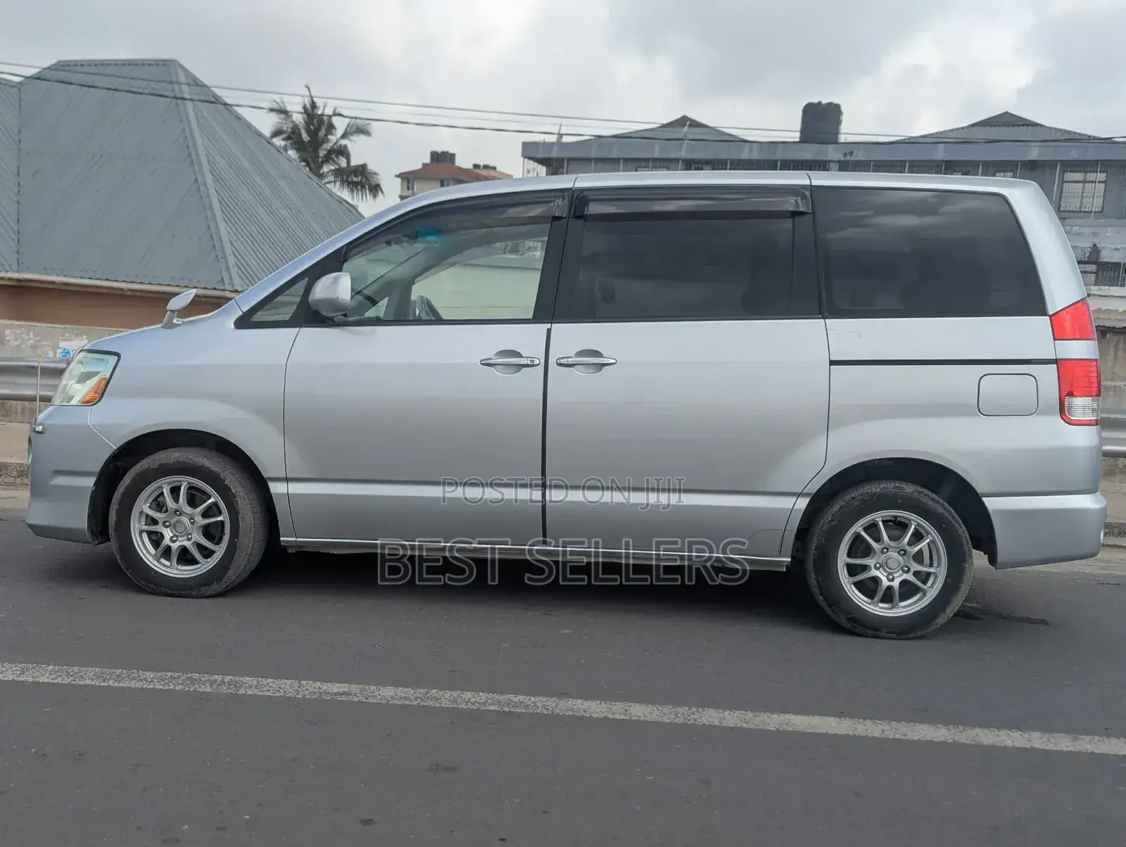 Toyota Noah 2.0 AWD (8 Seater) 2006 Silver
