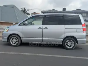 Toyota Noah 2.0 AWD (8 Seater) 2006 Silver