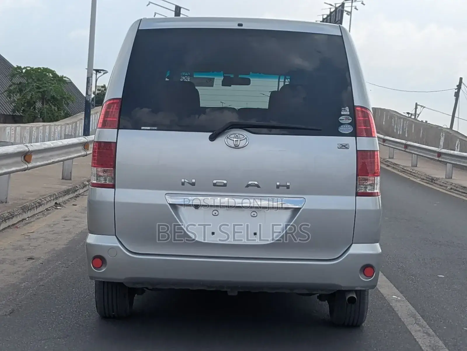 Toyota Noah 2.0 AWD (8 Seater) 2006 Silver