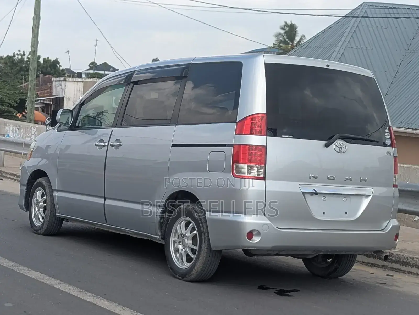 Toyota Noah 2.0 AWD (8 Seater) 2006 Silver