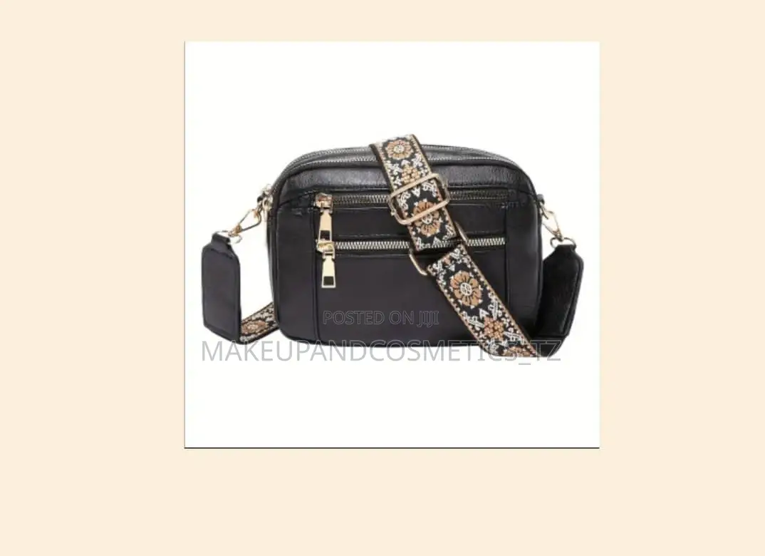 Women’S Black Crossbody Bag With 3 Zip Compartments