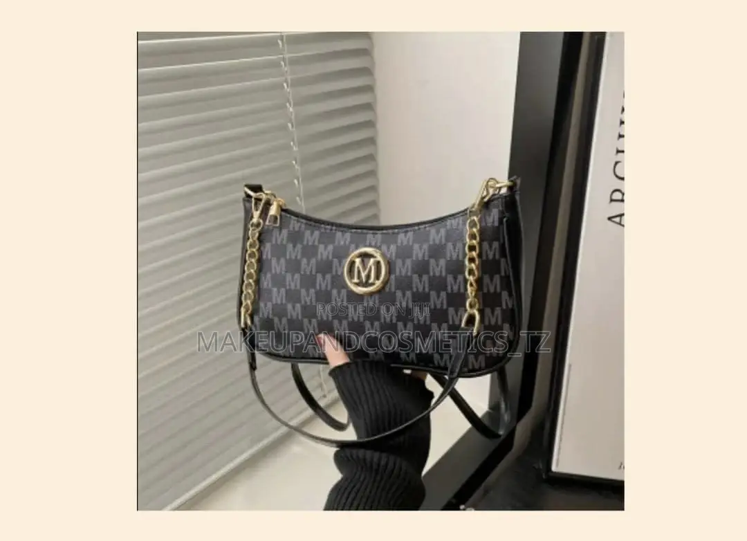 Women’S Black Shoulder Bag