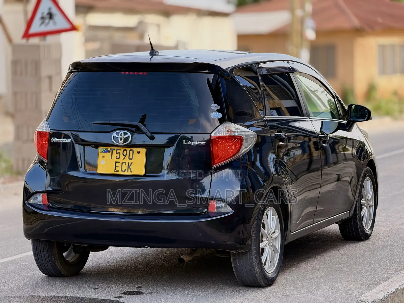 Toyota Ractis 2012 Black