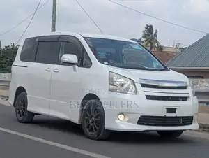 Toyota Noah 2.0 158hp AWD (7 Seater) 2012 White
