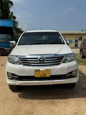 Toyota Hilux 2010 White