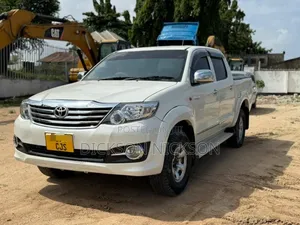Toyota Hilux 2010 White