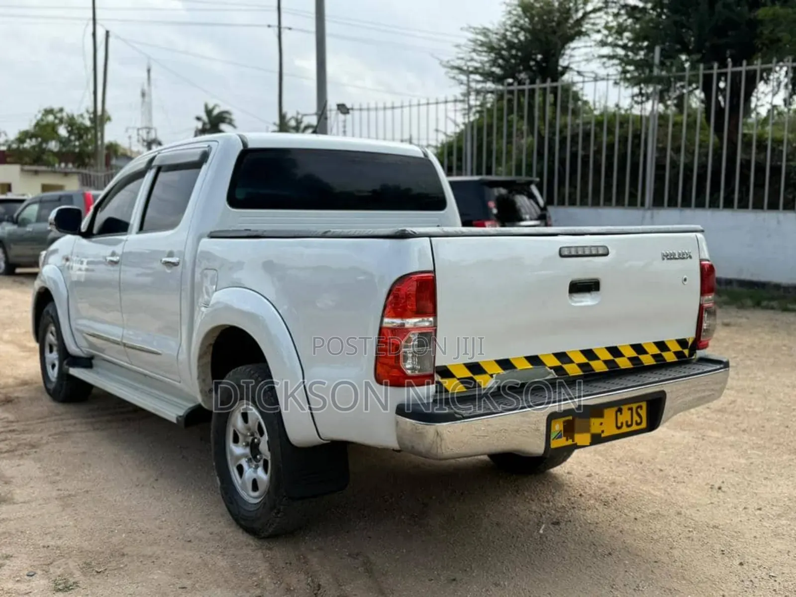 Toyota Hilux 2010 White