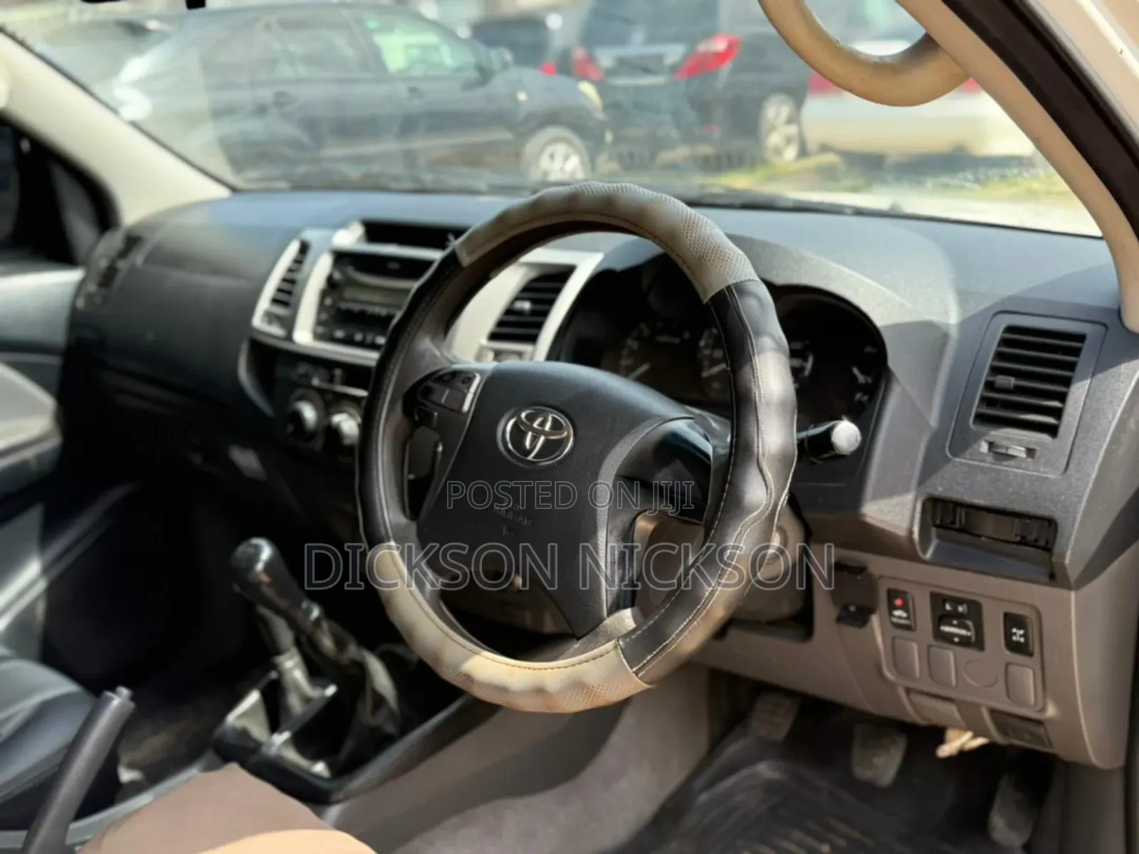 Toyota Hilux 2010 White