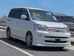 Toyota Noah 2.0 AWD (8 Seater) 2006 White