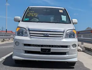 Toyota Noah 2.0 AWD (8 Seater) 2006 White