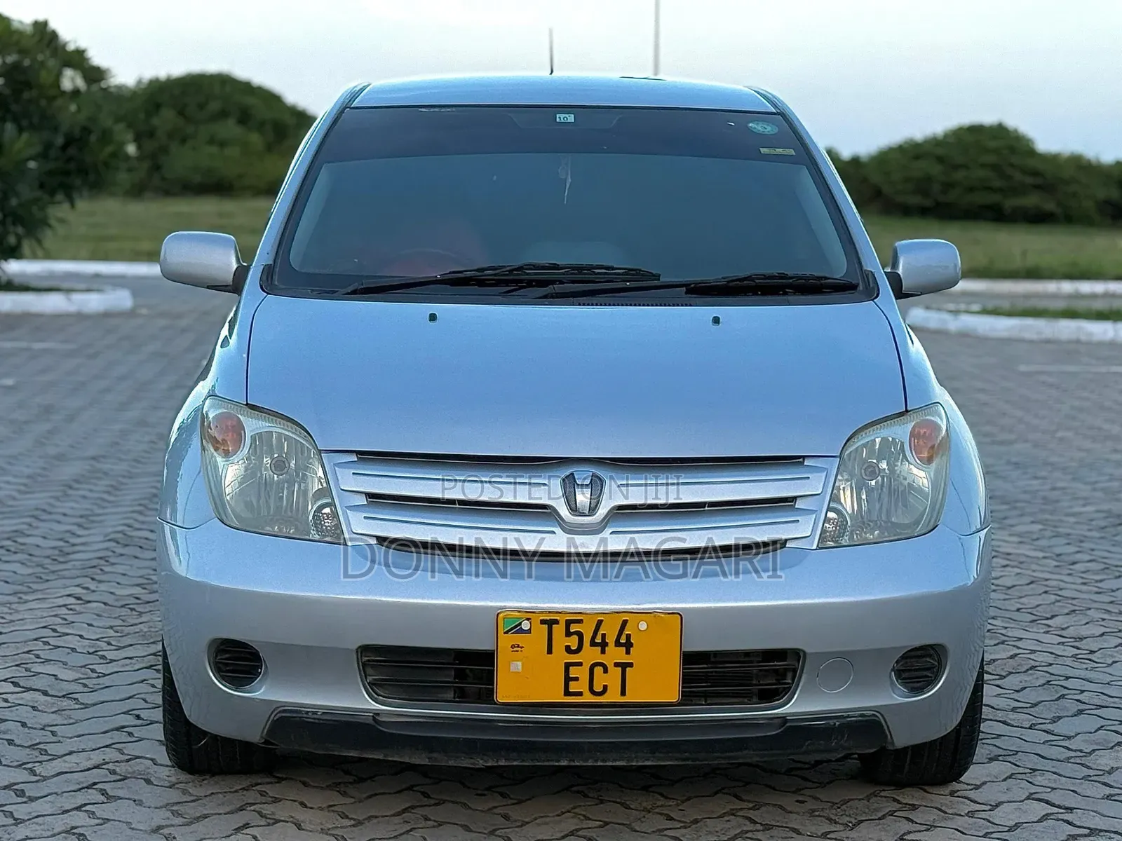 Toyota IST 2004 Silver