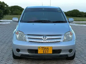 Toyota IST 2004 Silver
