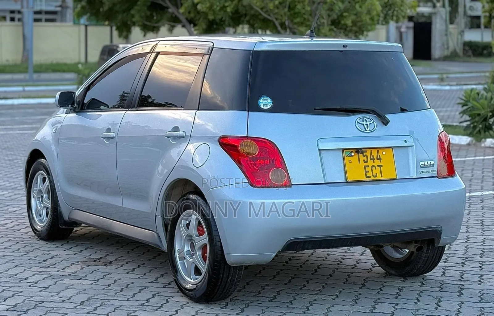 Toyota IST 2004 Silver