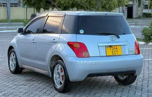 Toyota IST 2004 Silver