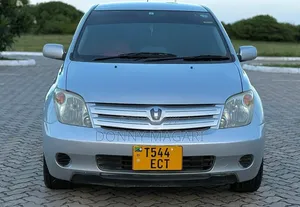 Toyota IST 2004 Silver