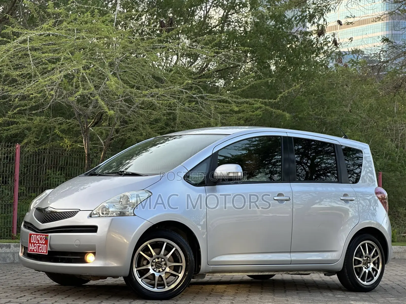 Toyota Ractis 1.3 FWD 2008 Silver