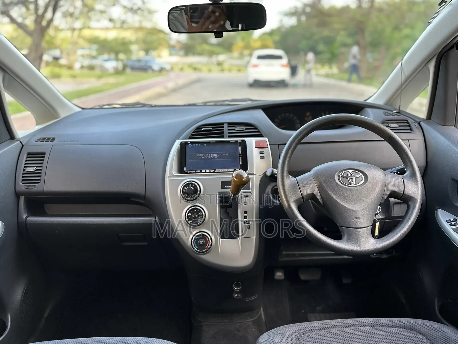 Toyota Ractis 1.3 FWD 2008 Silver
