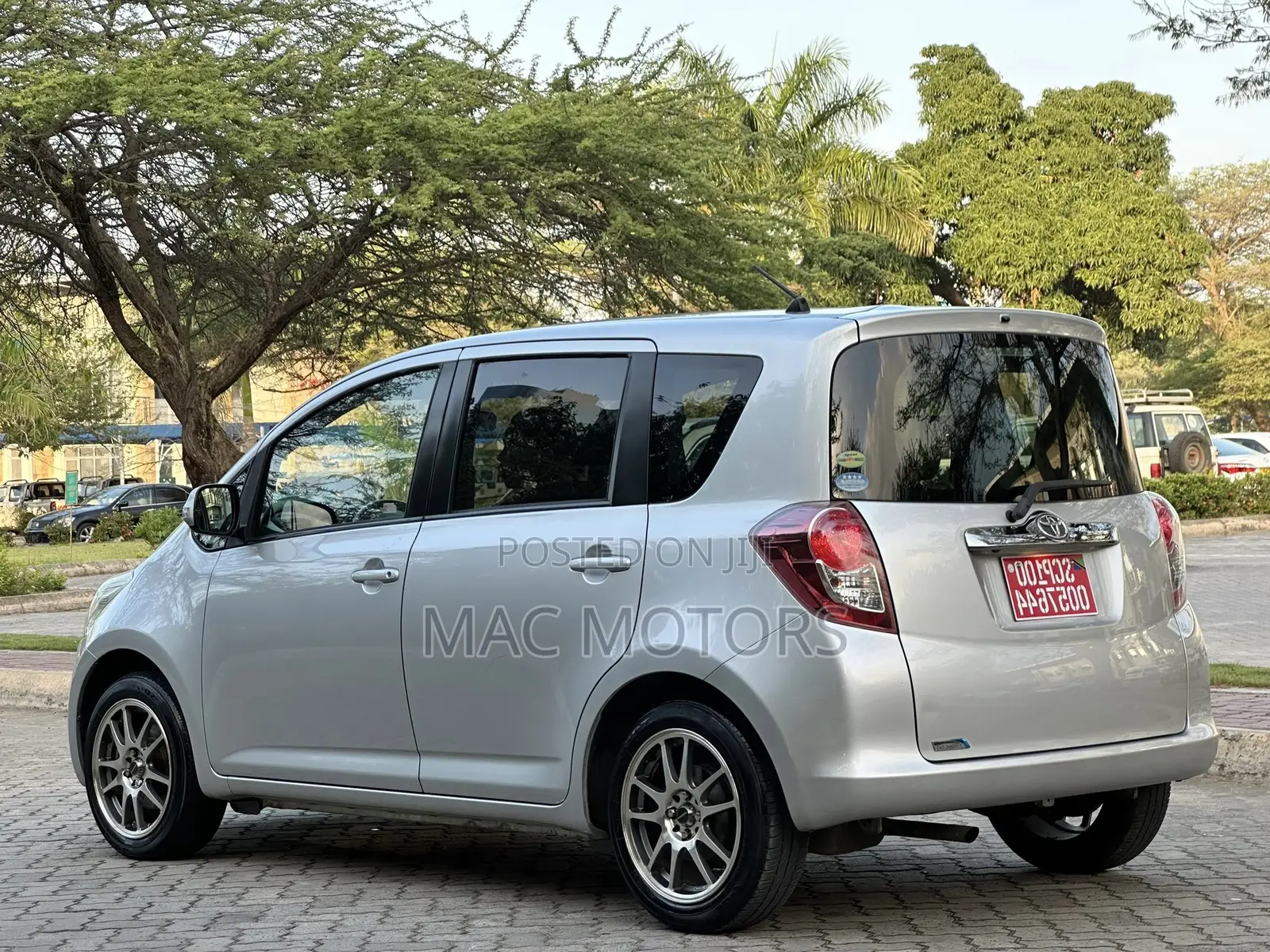 Toyota Ractis 1.3 FWD 2008 Silver