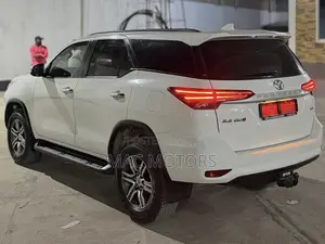 Toyota Fortuner 2.4 D AWD 2021 White