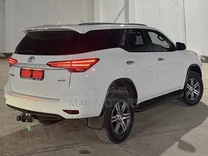 Toyota Fortuner 2.4 D AWD 2021 White