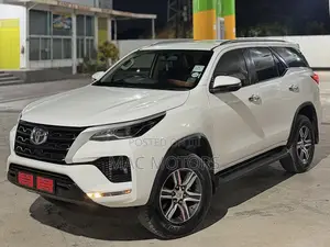 Toyota Fortuner 2.4 D AWD 2021 White