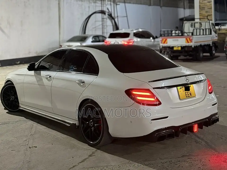 Mercedes-Benz E200 2017 Pearl
