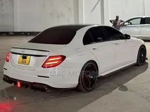 Mercedes-Benz E200 2017 Pearl