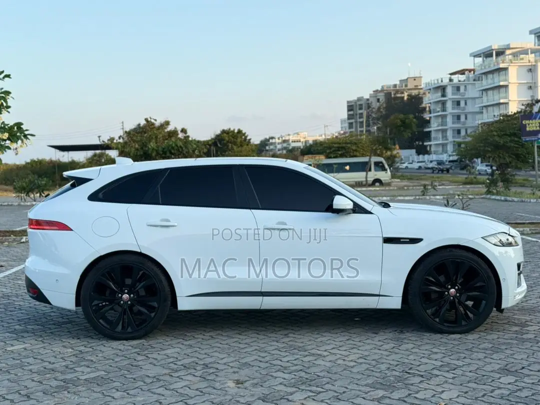 Jaguar F-Pace 2017 White