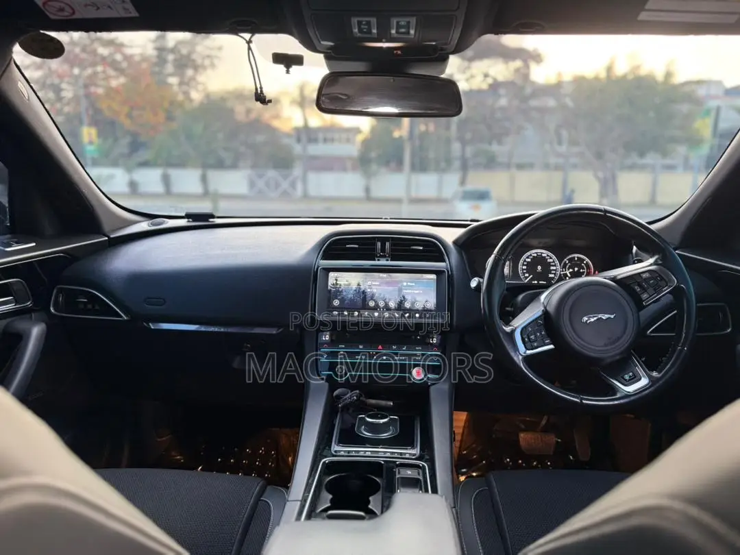 Jaguar F-Pace 2017 White