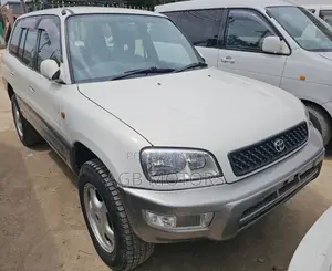 Toyota RAV4 Base FWD 1999 White