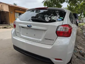 Subaru Impreza 2.0i Premium 5-dr 2013 Pearl