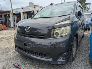 Toyota Noah 2.0 143hp FWD (8 Seater) 2008 Gray