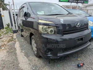 Toyota Noah 2.0 143hp FWD (8 Seater) 2008 Gray