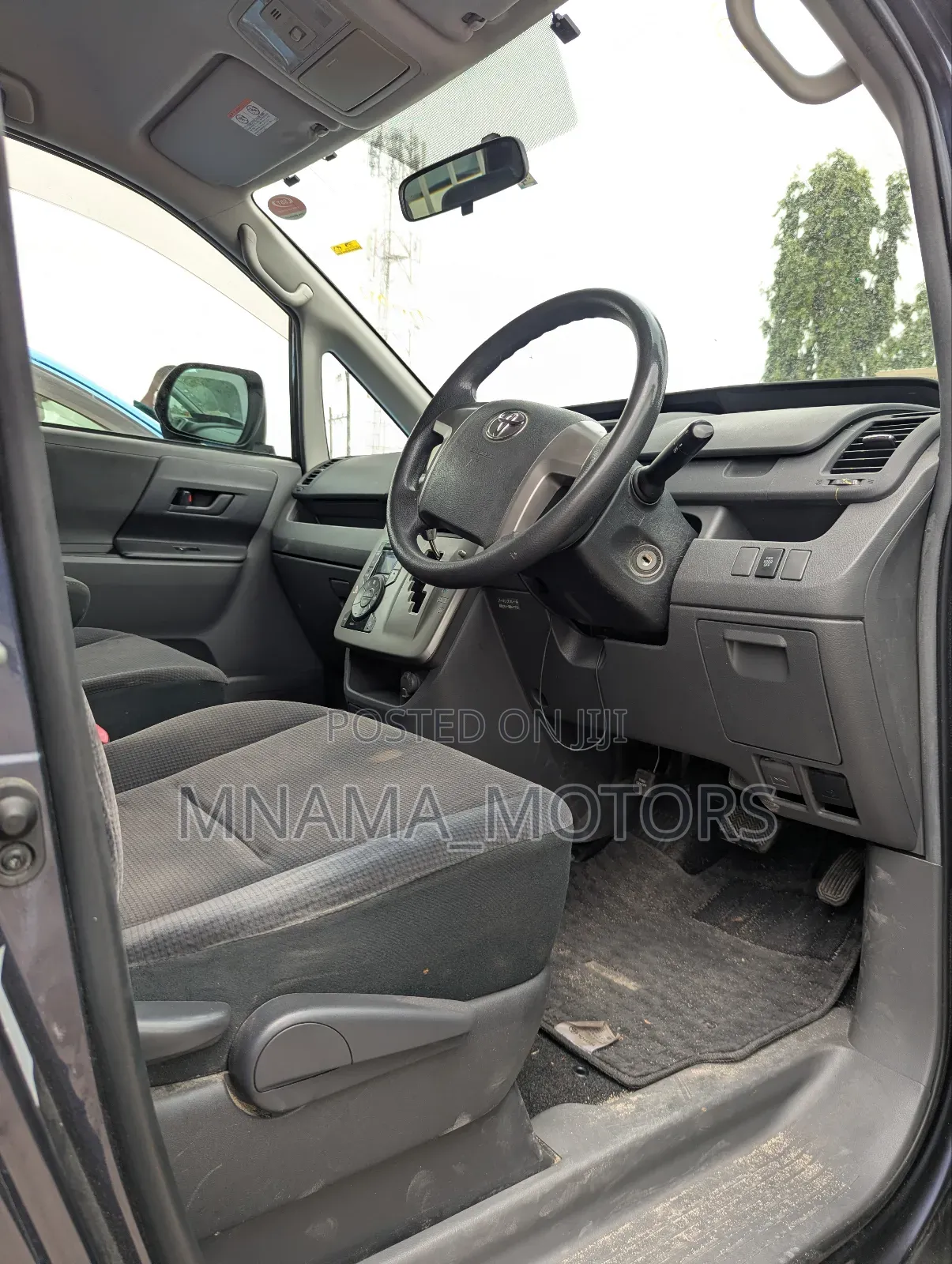Toyota Noah 2.0 143hp FWD (8 Seater) 2008 Gray