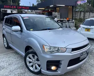 Mitsubishi Outlander 2011 Silver