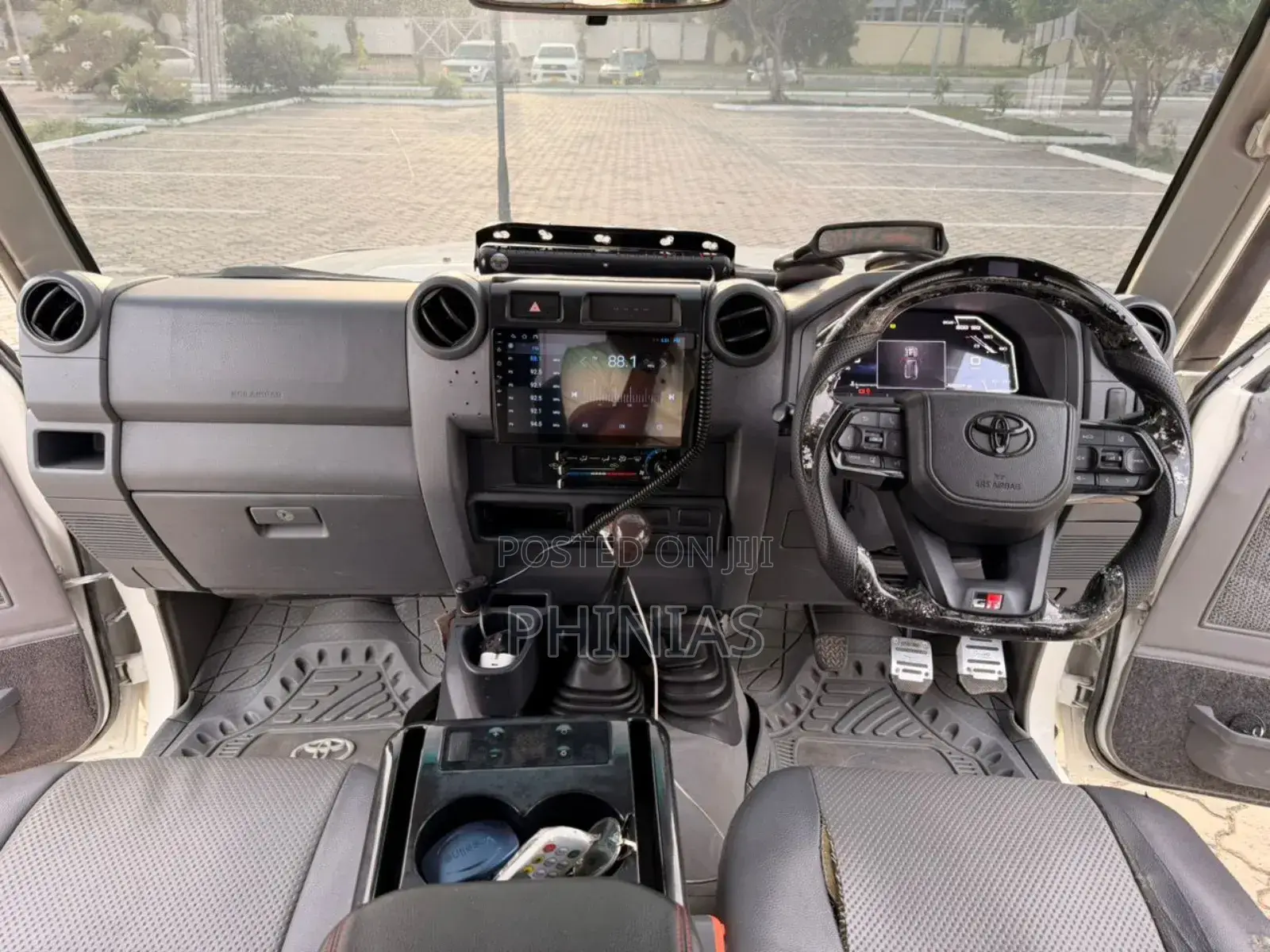 Toyota Land Cruiser 2016 White