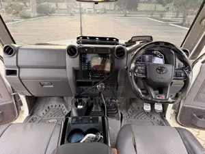 Toyota Land Cruiser 2016 White