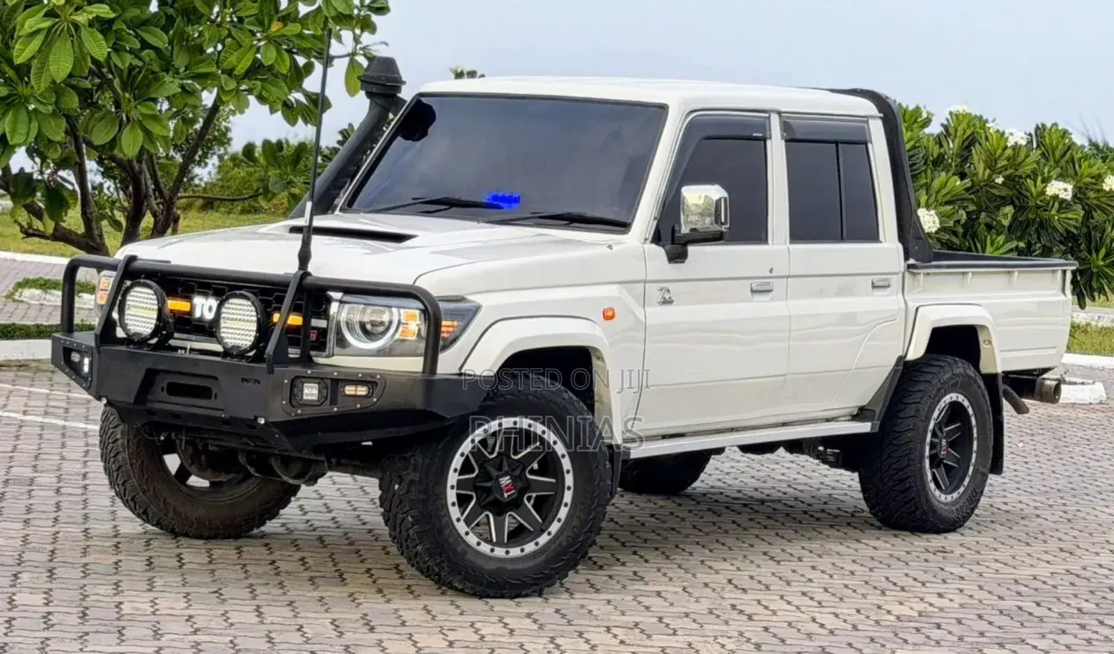 Toyota Land Cruiser 2016 White