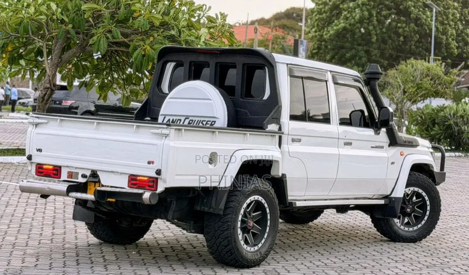 Toyota Land Cruiser 2016 White