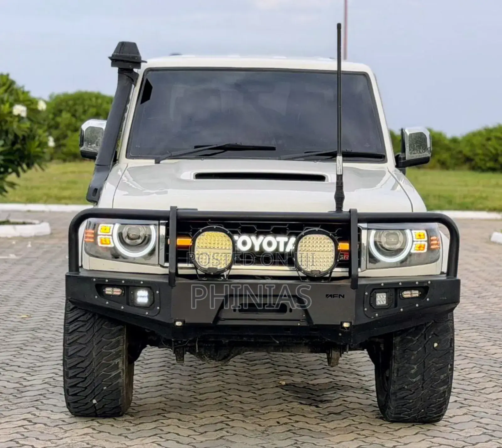 Toyota Land Cruiser 2016 White