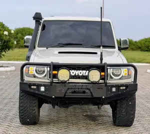 Toyota Land Cruiser 2016 White