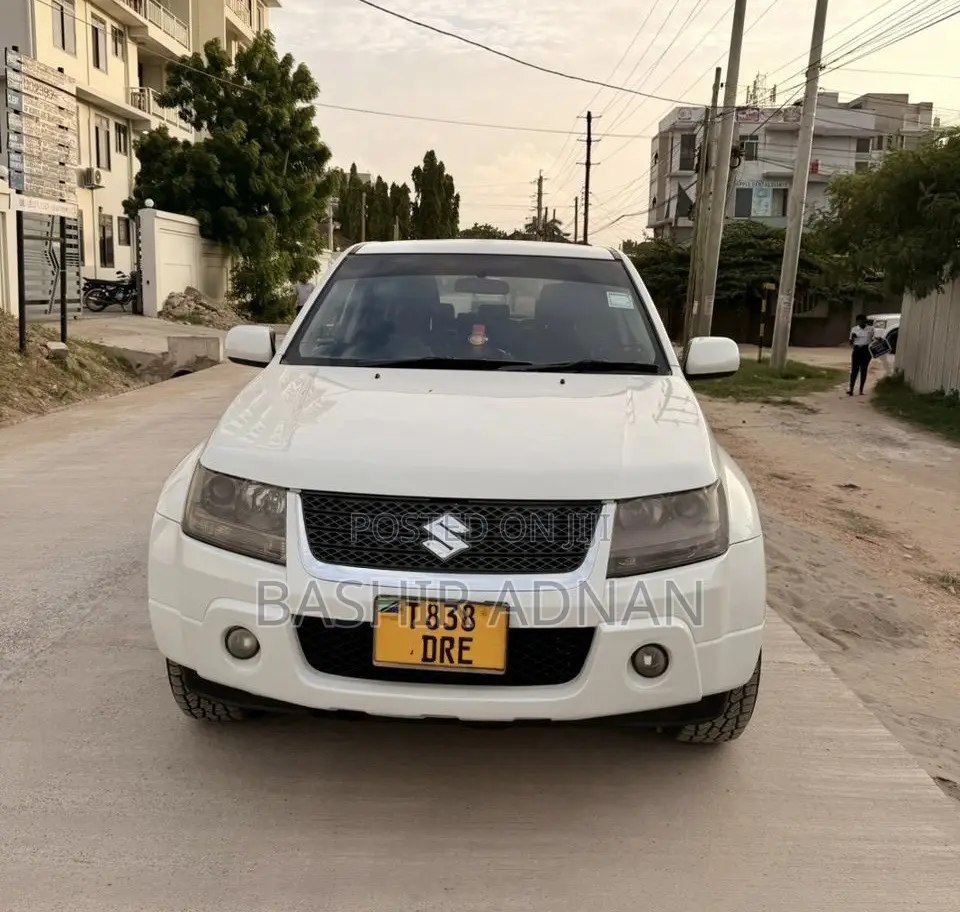 Suzuki Escudo 2009 White
