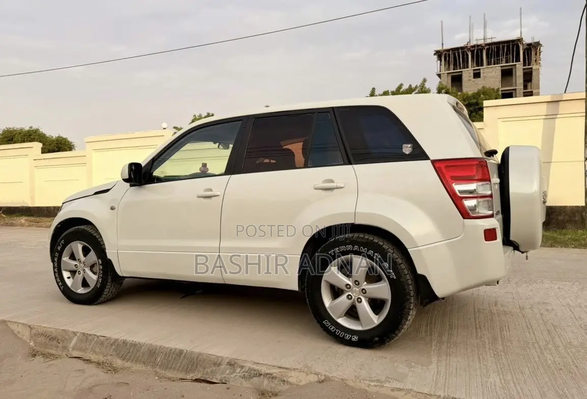 Suzuki Escudo 2009 White