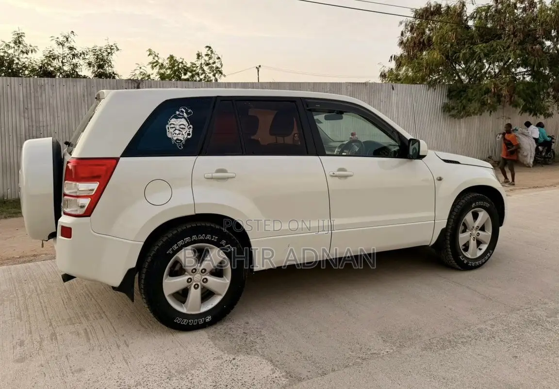 Suzuki Escudo 2009 White