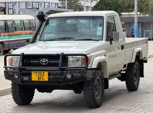 Toyota Land Cruiser 2009 White
