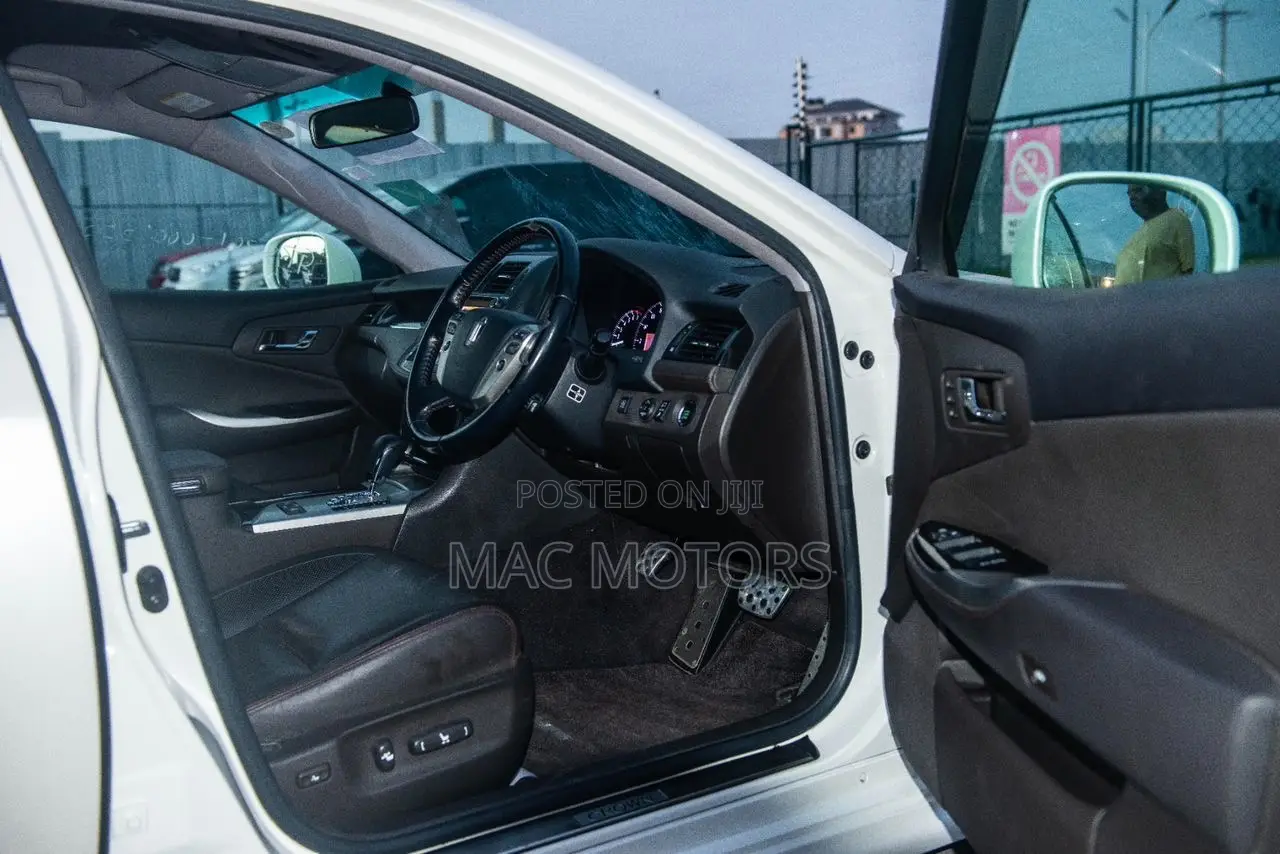 Toyota Crown 2011 White
