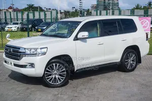 Toyota Land Cruiser 4.6 V8 VXR 2016 White