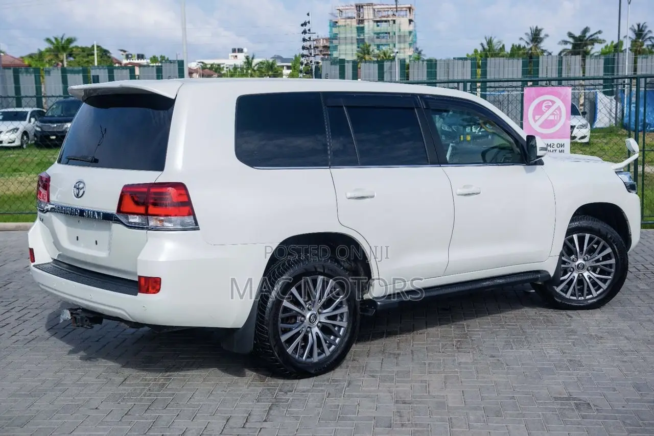 Toyota Land Cruiser 4.6 V8 VXR 2016 White