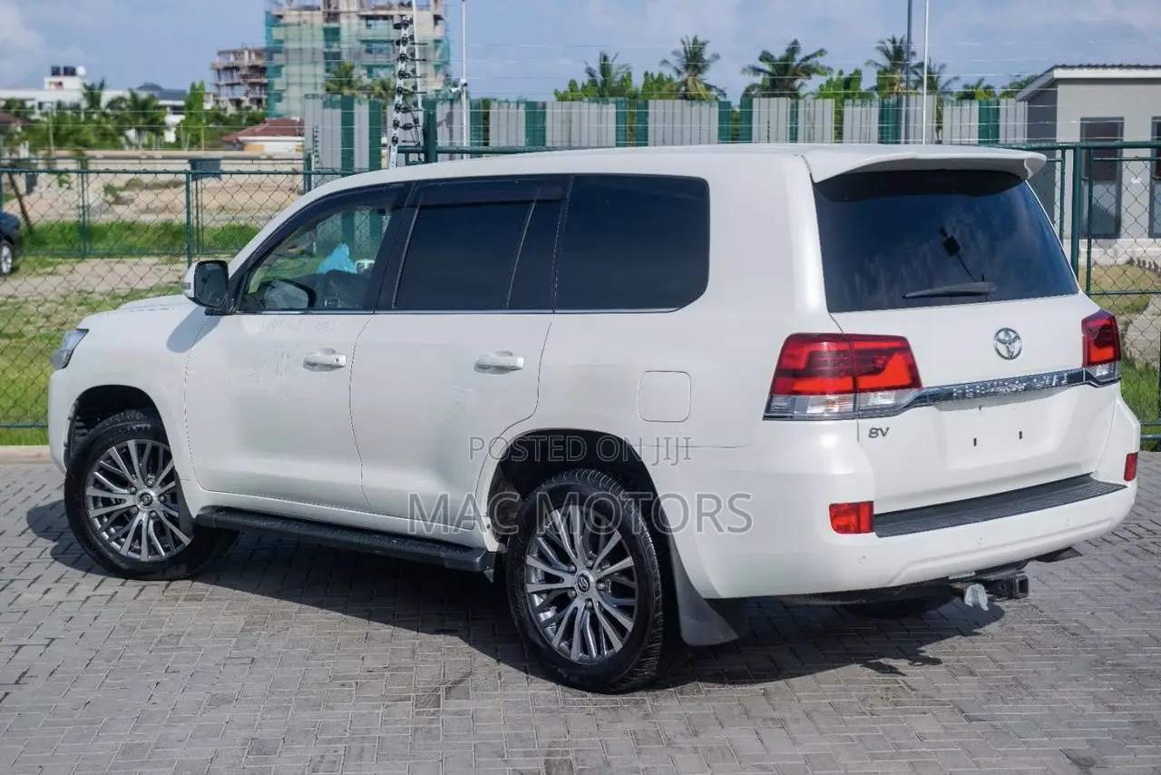 Toyota Land Cruiser 4.6 V8 VXR 2016 White