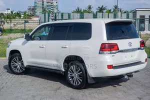 Toyota Land Cruiser 4.6 V8 VXR 2016 White
